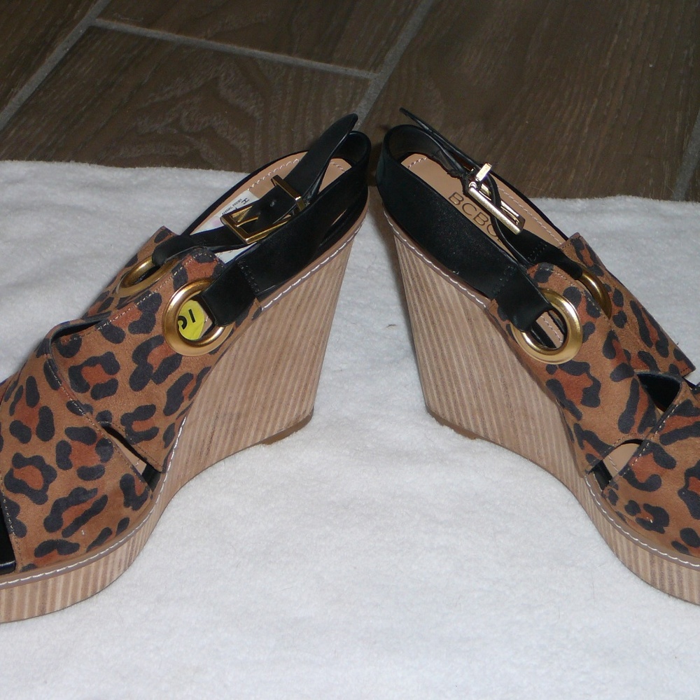 BCBGeneration Leopard Wedges
